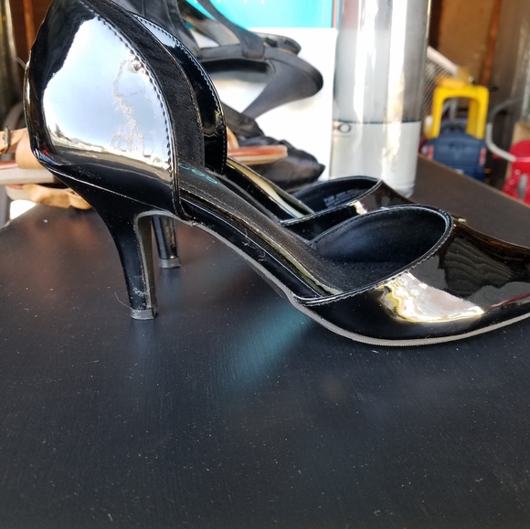 Women's Black Patent Leather Heels - Picture 3 of 4
